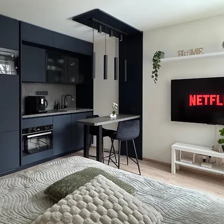 Smarty Choice Living With Netflix - Kubanske Namesti Appartamento Praga