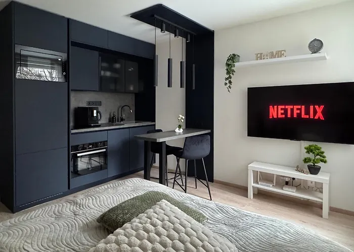 Smarty Choice Living With Netflix - Kubanske Namesti דירה פראג